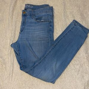 Universal Thread size 8 mid rise skinny Jean